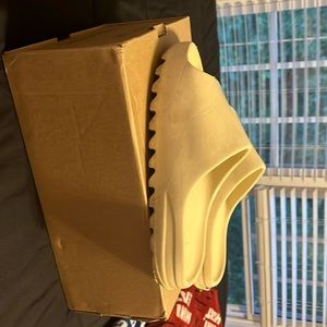 Yeezy slide “bone”